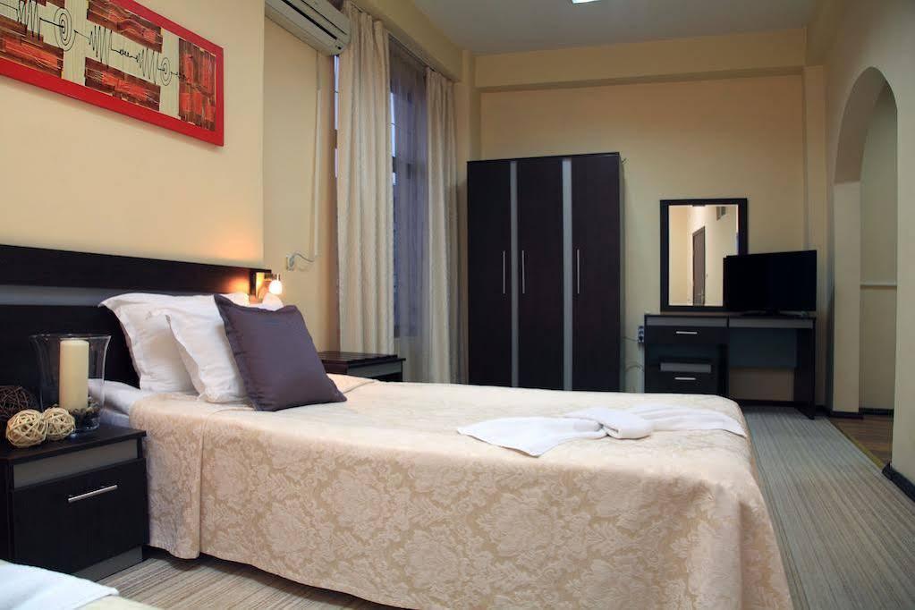 Family Hotel Central Shumen Exterior photo
