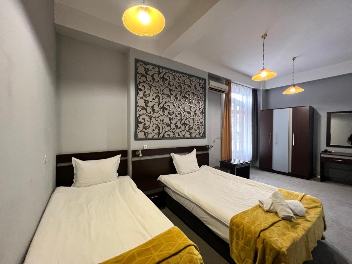 Family Hotel Central Shumen Exterior photo