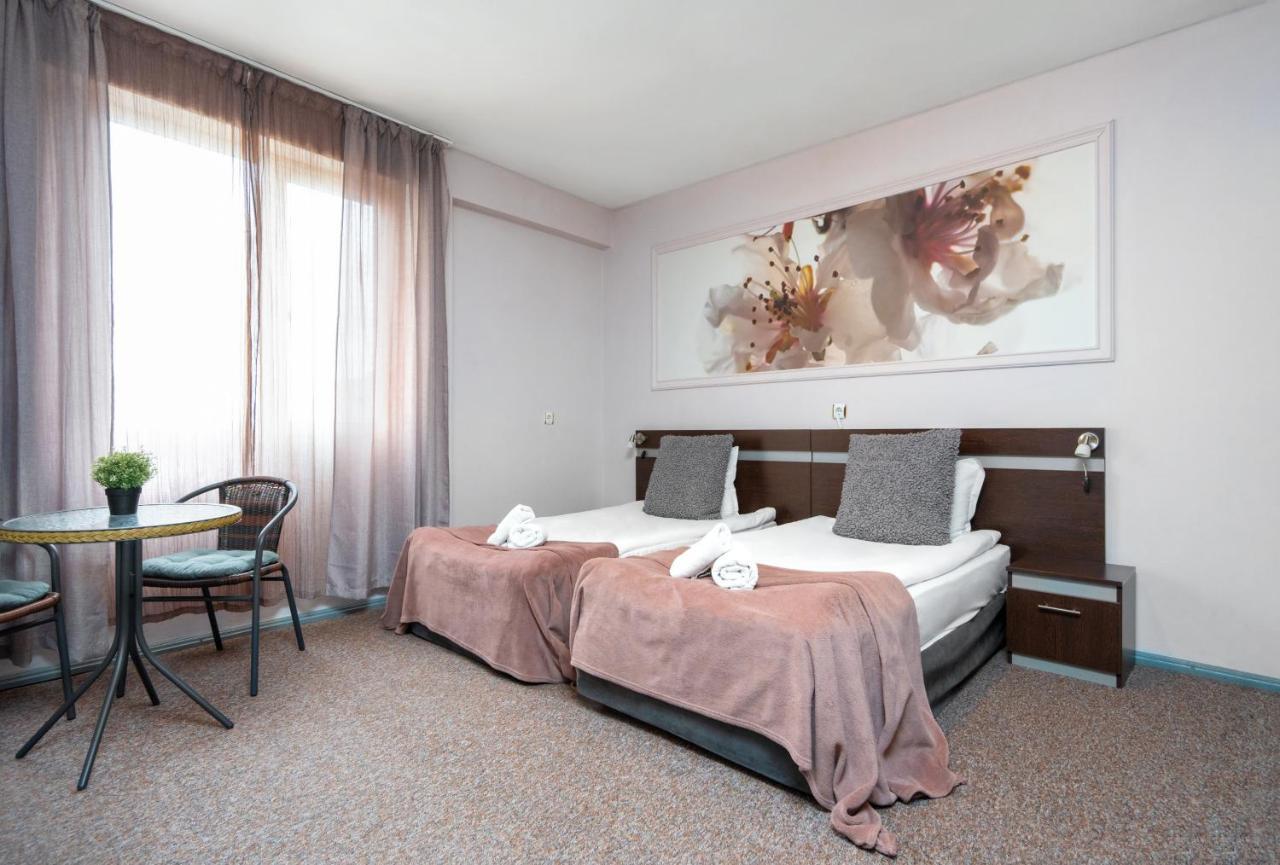 Family Hotel Central Shumen Exterior photo