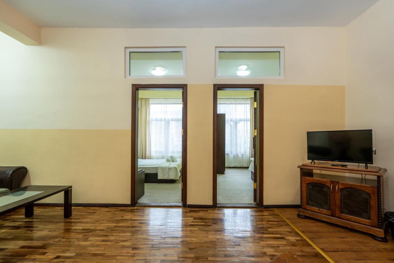 Family Hotel Central Shumen Exterior photo