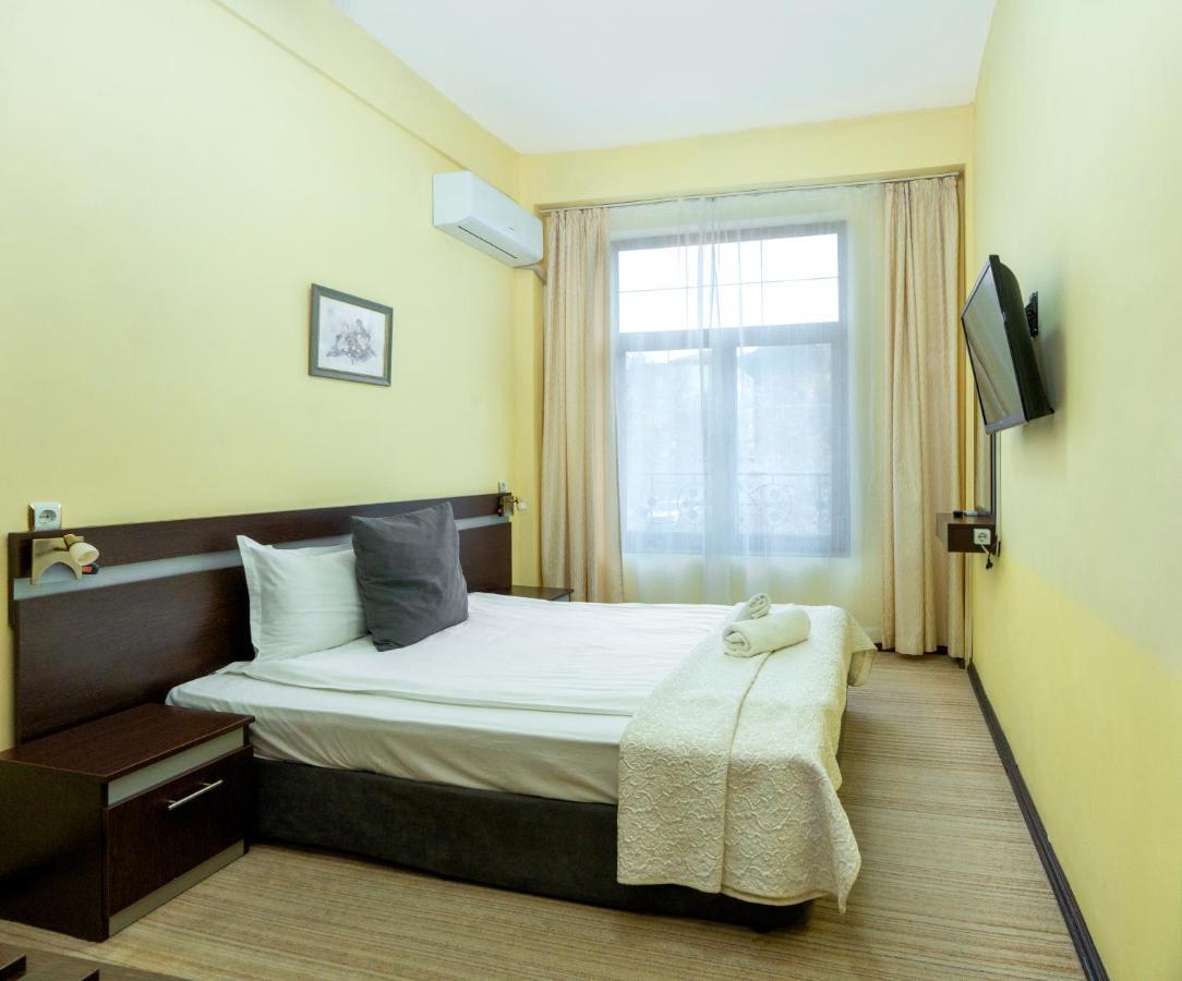 Family Hotel Central Shumen Exterior photo