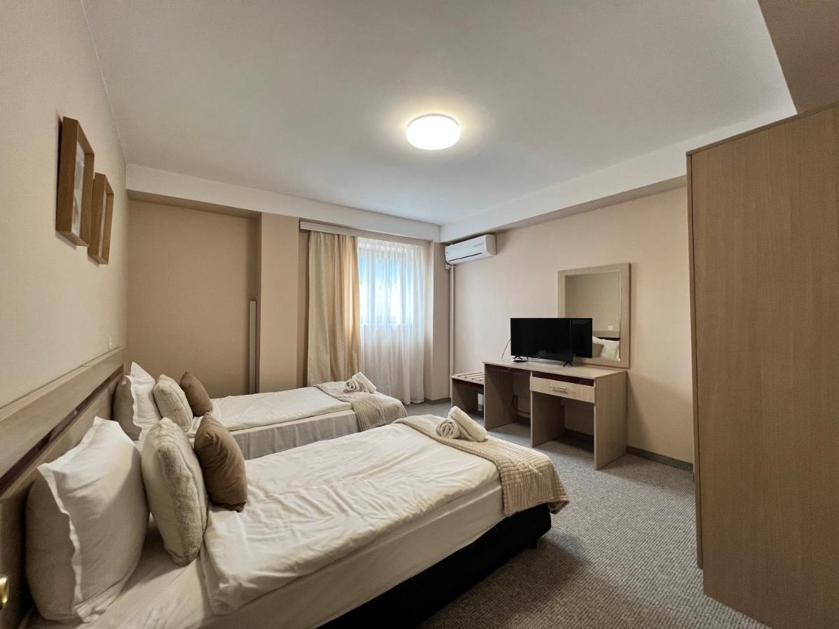 Family Hotel Central Shumen Exterior photo