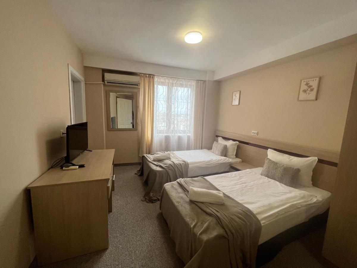 Family Hotel Central Shumen Exterior photo